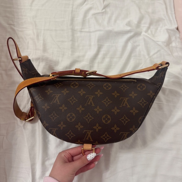 louis vuitton belt bag! - Picture 5 of 7